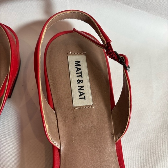 MATT & NAT Sz 40 Pointy Toe Vegan Leather Slingback Sandals Low Heel in Red - Picture 8 of 10